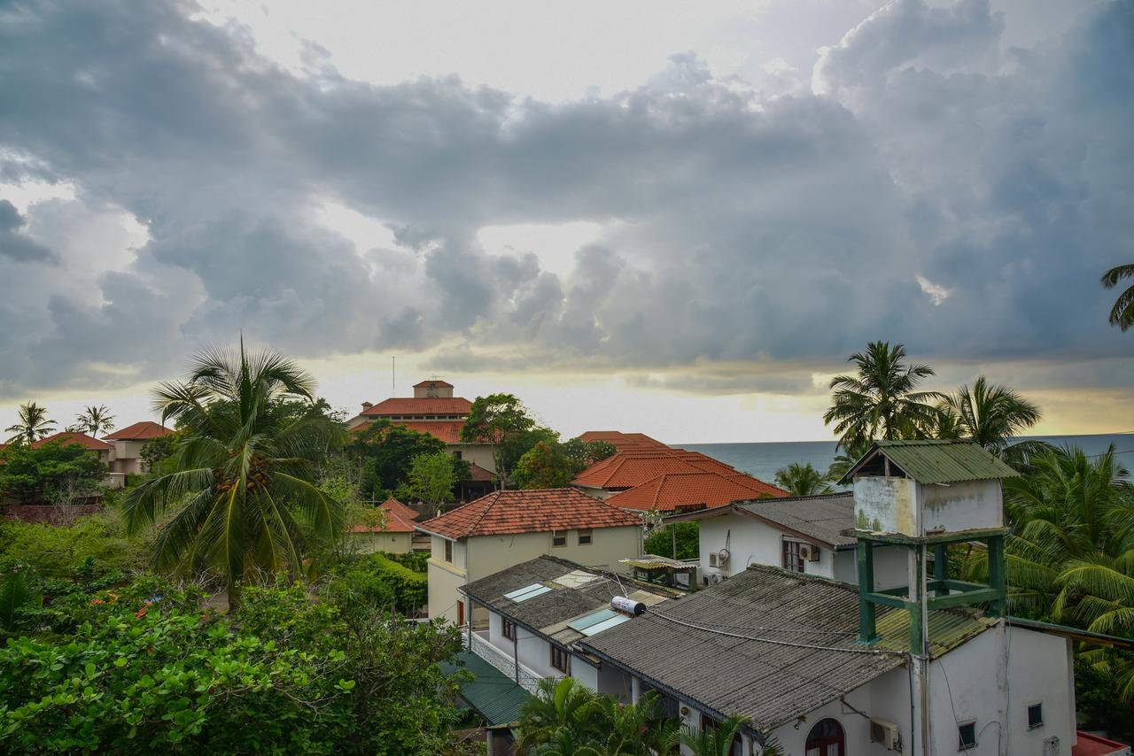 Silver Sand Beach Resort Bentota Buitenkant foto